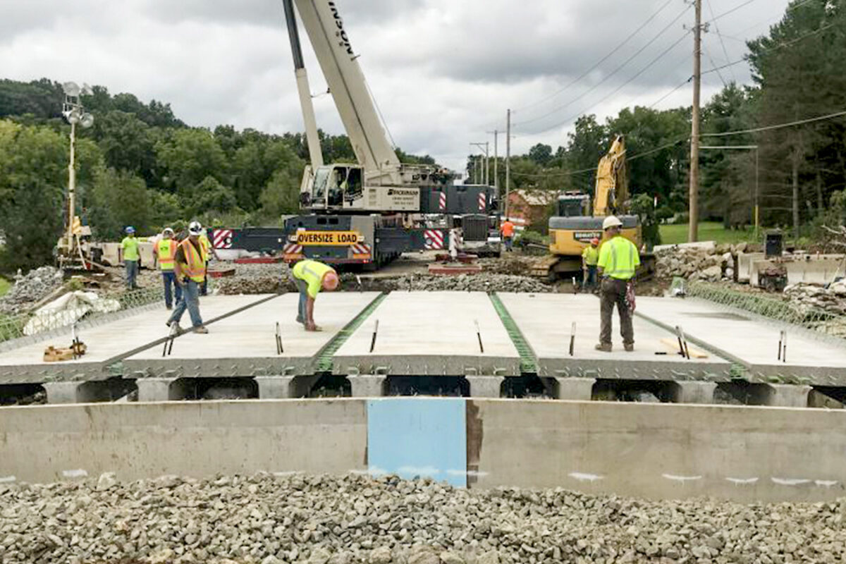 Photo of construction at the SR 29 bridge over Indian Creek in Pennsylvania