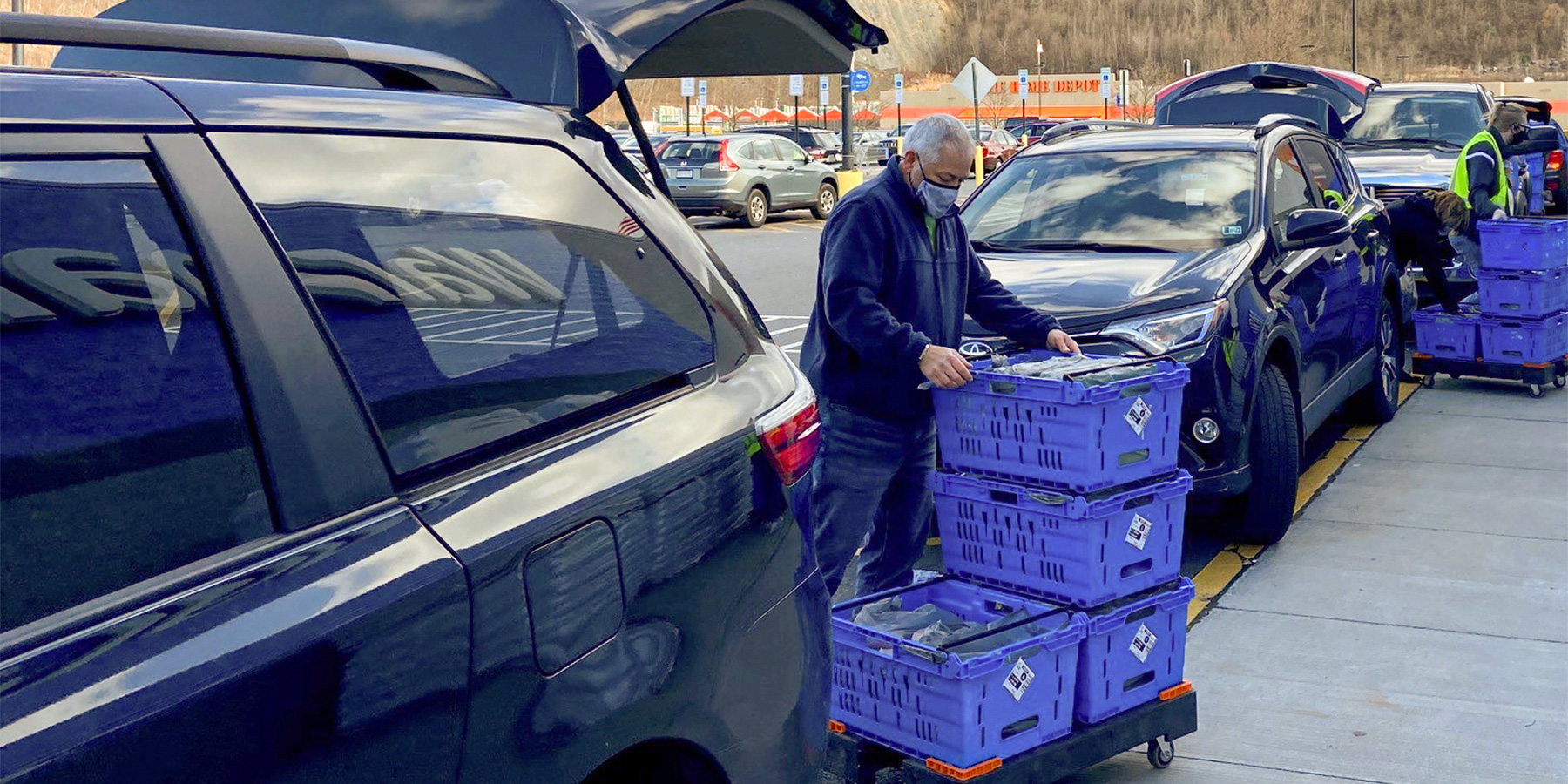 Benesch employee dropping off food items collected during the 2020 Food Drive