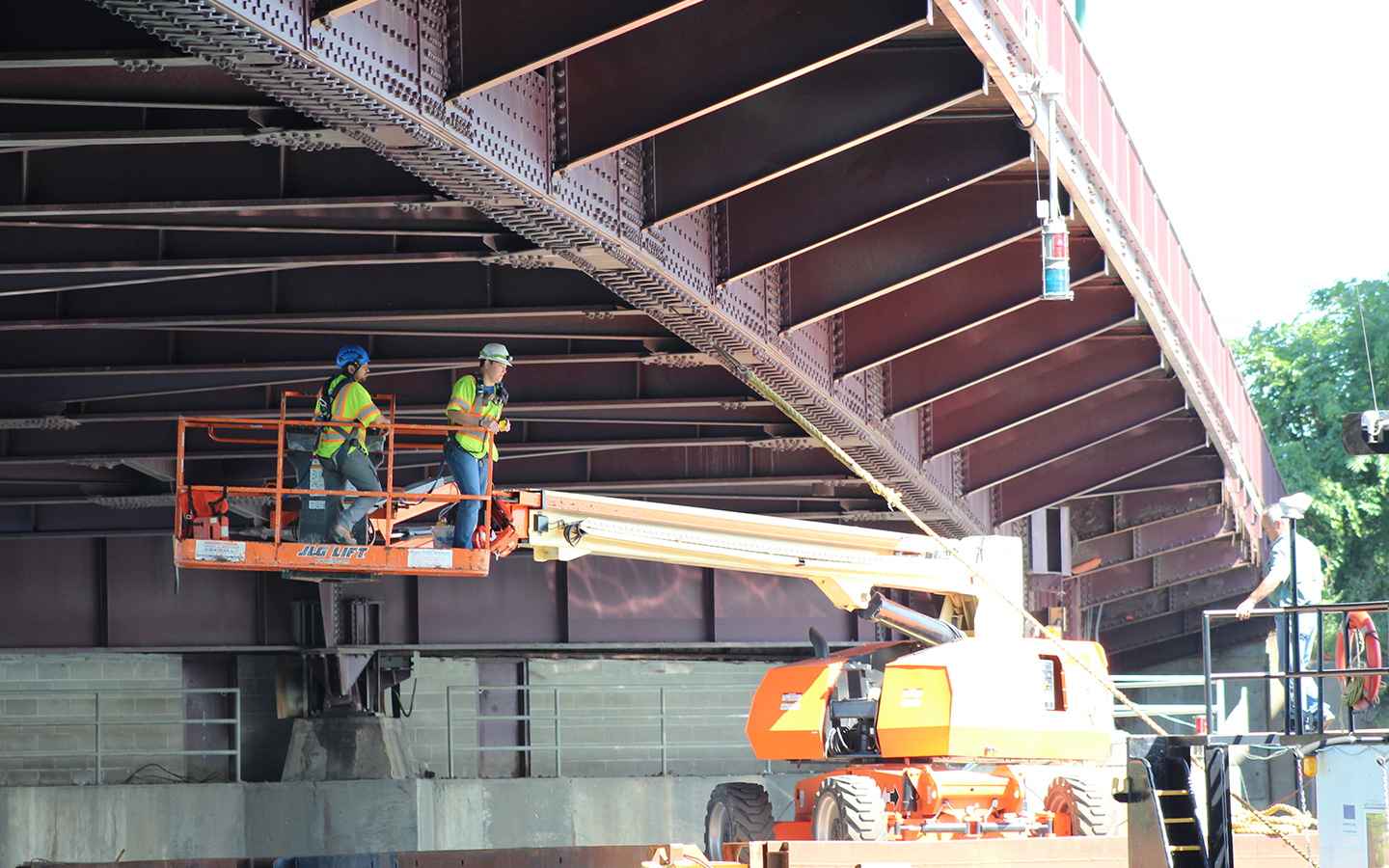 Photo of Benesch's inspection team assessing Torrence Bridge in Illinois