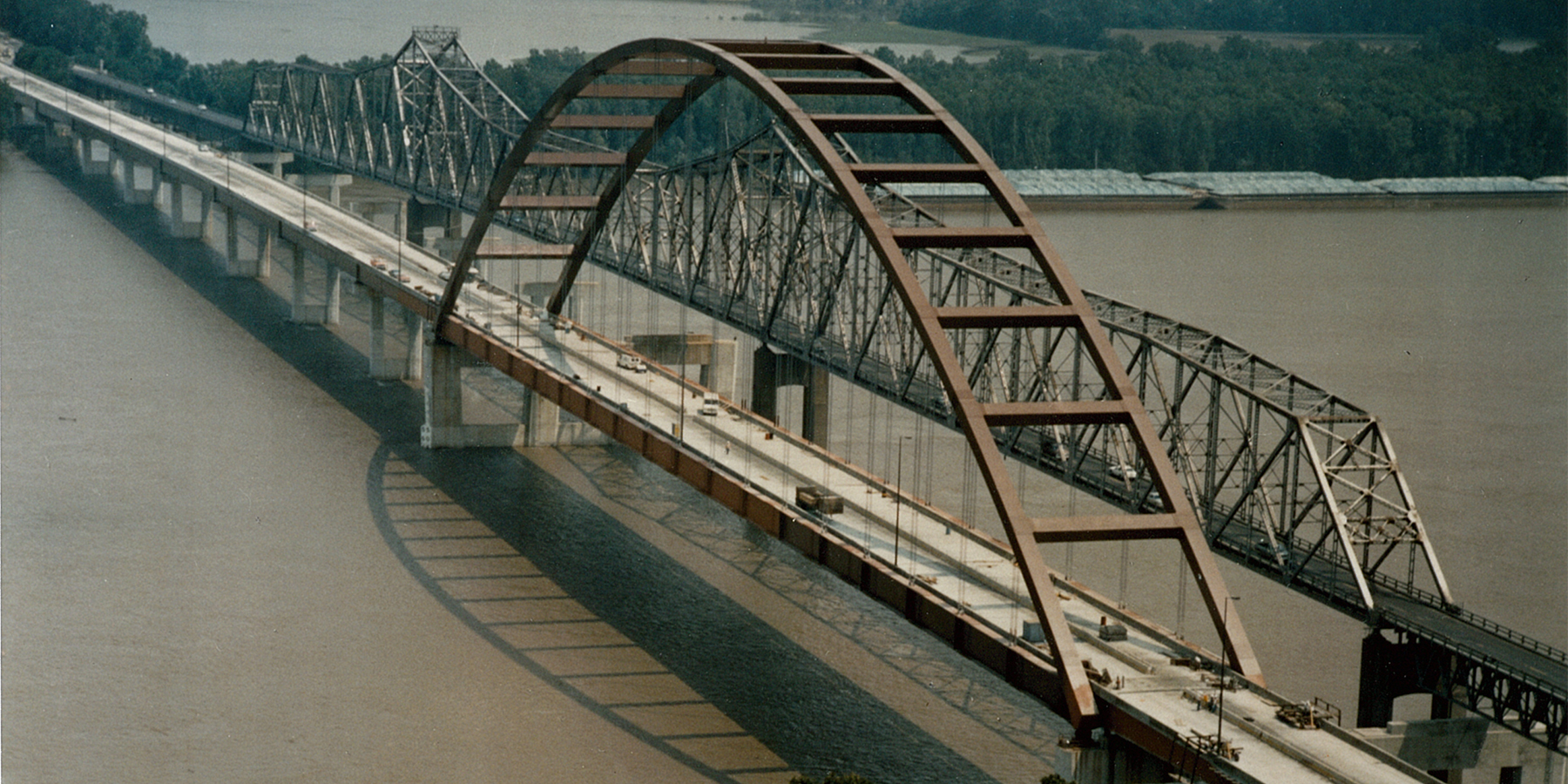 aeria view of the tied arch bridge carrying I-255 over the Mississippi River