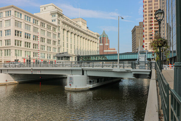 A photo of the Milwaukee Michigan Street Vertical Lift Bridge over the Milwaukee Bridge