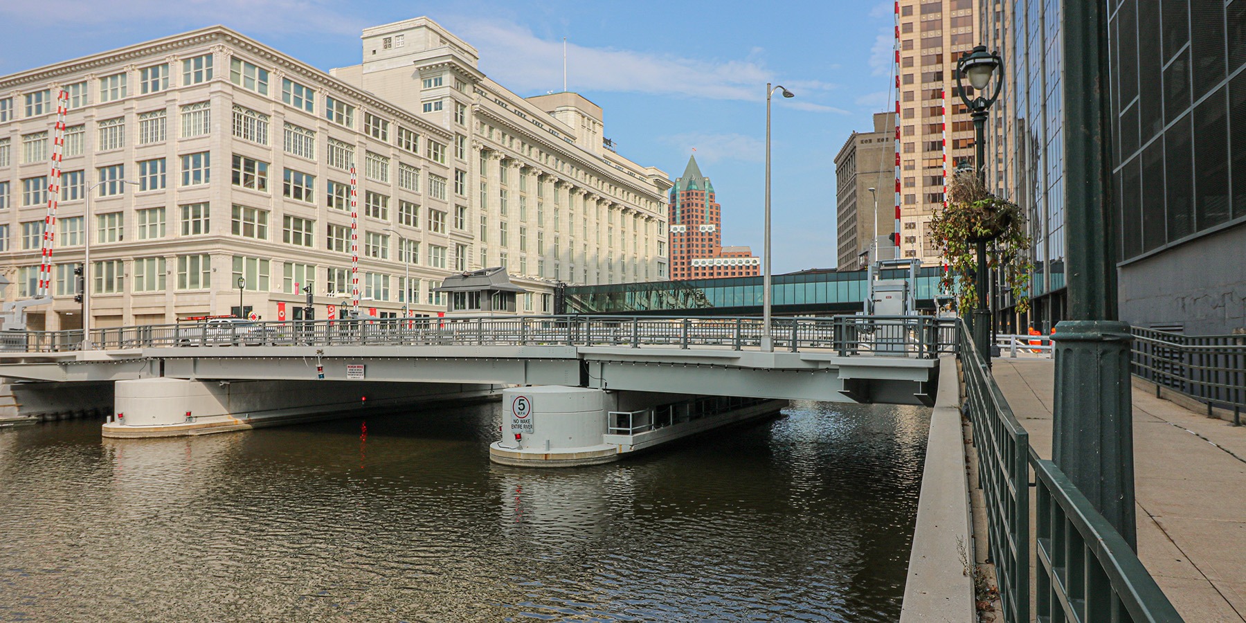 A photo of the Milwaukee Michigan Street Vertical Lift Bridge over the Milwaukee Bridge