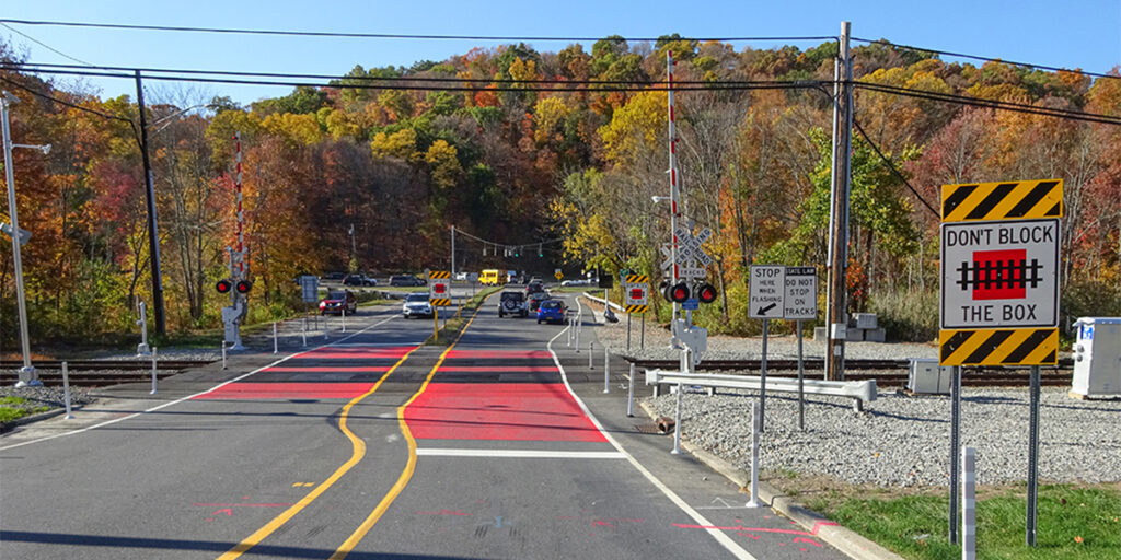 Photo of active warning system at an at-grade railroad crossing in New York State