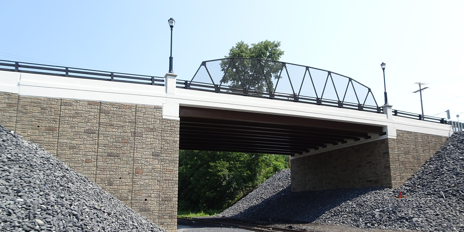 Photo of Ridgeway Street Bridge over the Delaware-Lackawanna Railroad in Pennsylvania