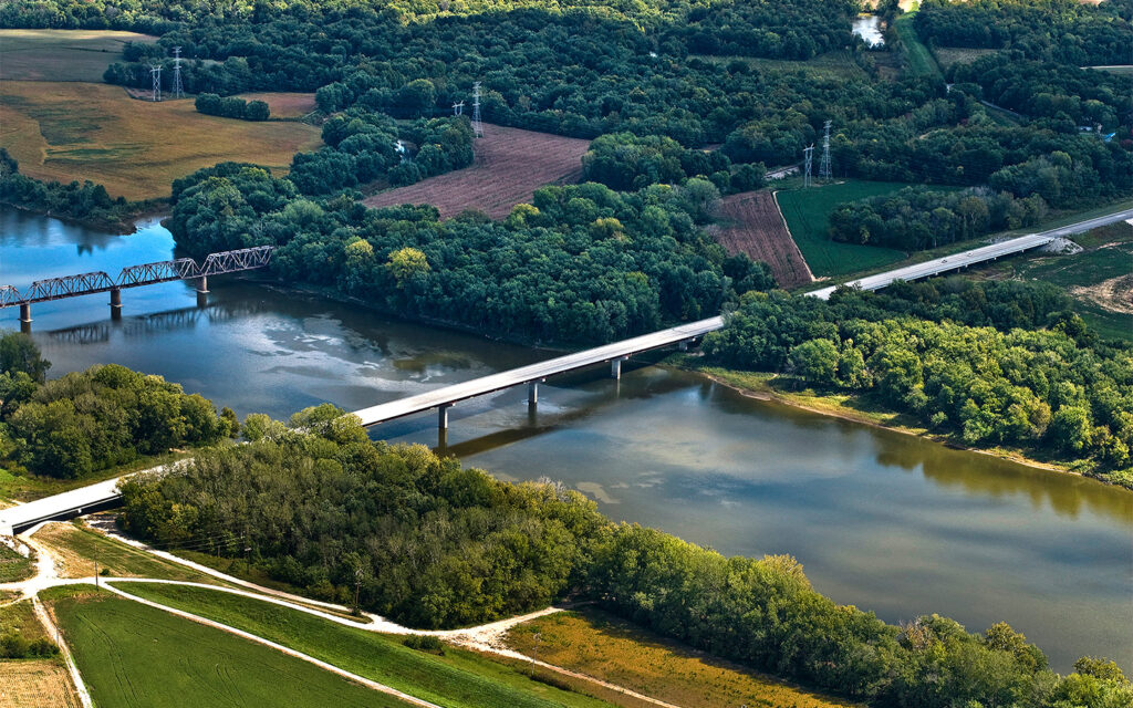 Aerial view photo of the Wabash River bridge in Illinois