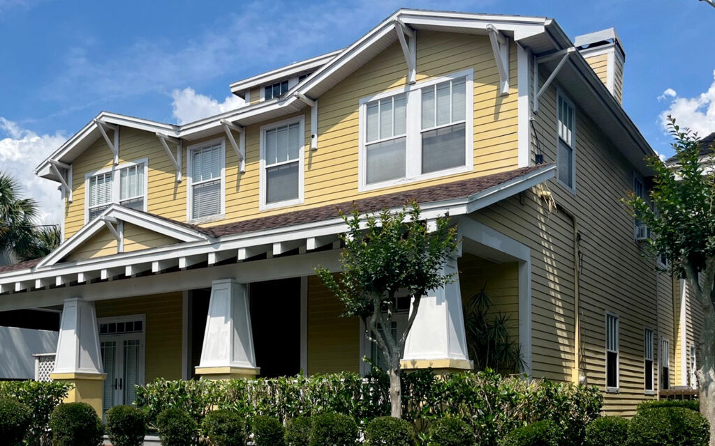 Photo of a 4-plex housing in Hyde Park, FL