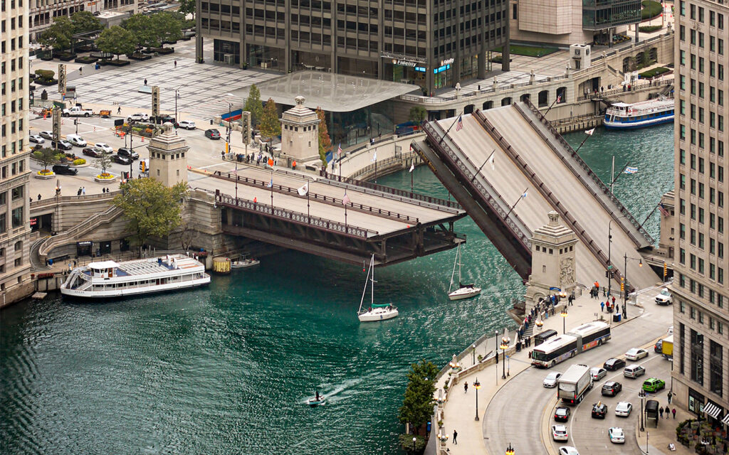 Aerial photo of Chicago River Bridge during boat runs