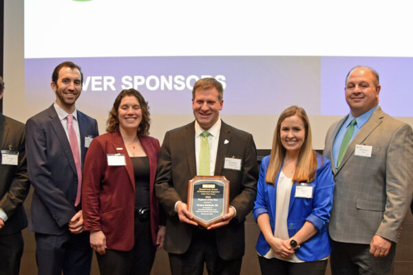 photo of Greg Kuklinski accepting his award from PSPE alongside fellow Benesch staff.