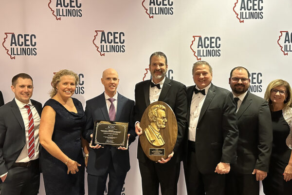 photo of the Benesch team that worked on the Weber Road Diverging Diamond Interchange project at the ACEC IL gala, holding the Lincoln Grand Conceptor award