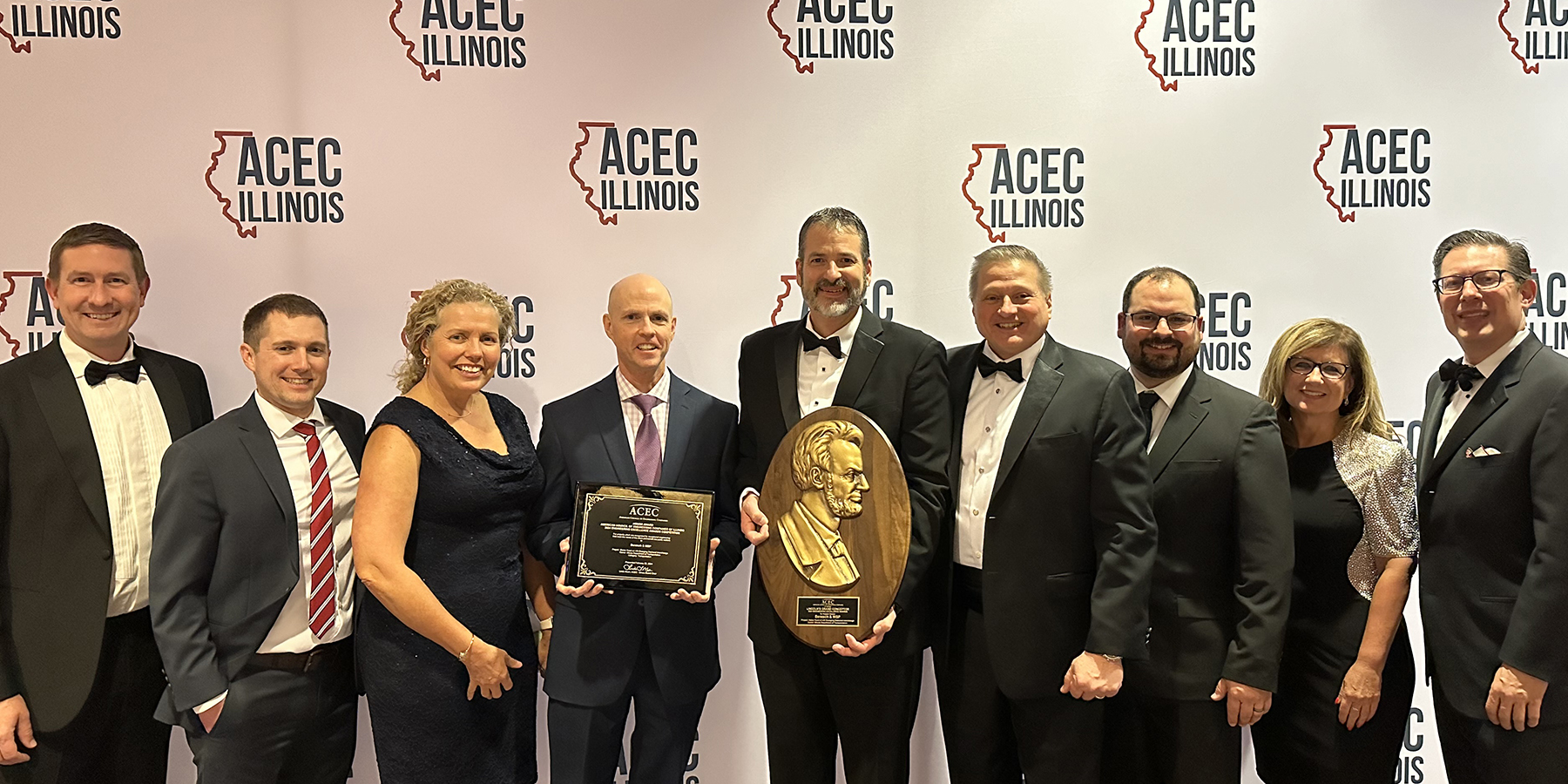 photo of the Benesch team that worked on the Weber Road Diverging Diamond Interchange project at the ACEC IL gala, holding the Lincoln Grand Conceptor award