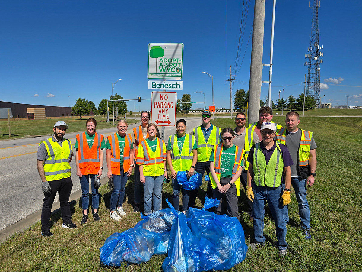 Kansas division employees volunteering.